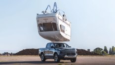 Като в Top Gear: Toyota пусна каравана върху новия Hilux