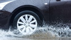 Експерти посочиха с колко се увеличава разхода в дъждовно време