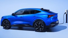 Renault избира пълните хибриди пред PHEV