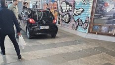 Кола влетя в подлеза на "Орлов мост"