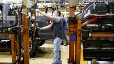 Роботите няма да заменят хората в производството на коли