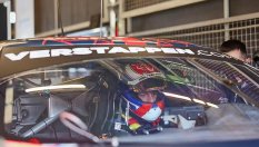 Шампионът във F1 тества състезателно Ferrari под фалшиво име