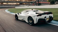 Ferrari SF90 Stradale счупи и рекорда на "Индианаполис"