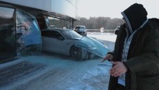 Влогърът, който запали своя Mercedes-AMG GT 63 S, потроши ново Porsche Taycan