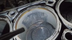 Разглобяване на V8 двигател на Mercedes показа често срещан проблем