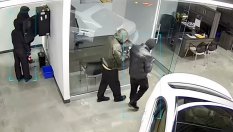 Крадци отмъкнаха коли за над един милион долара