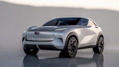 Новият кросоувър на Infiniti се счупи на премиерата си (ВИДЕО)