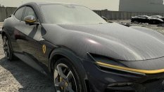 Ще успее ли някой да спаси това удавено Ferrari Purosangue?