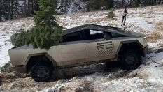 Вижте как Tesla Cybertruck се оказа безпомощен извън пътя