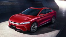 Седанът с неубиваема батерия атакува Европа