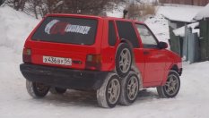 Руснаци направиха Fiat Uno с осем гуми