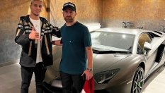 Футболисти на Манчестър Юнайтед си подариха суперколи преди световното