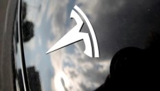 Tesla се разследва за 3 катастрофи с трима загинали