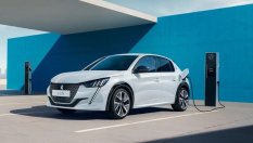 Шамар от Peugeot за Макрон