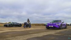 Porsche Taycan Turbo GT и Ferrari SF90 предизвикват Yamaha R1 на пистата