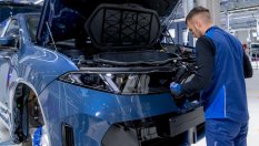 BMW намалява разходите, без да затваря заводи