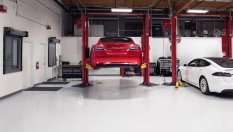 Мъск обеща на клиентите на Tesla обслужване с техники от Формула 1