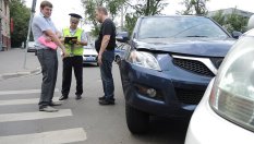 Как да откажете шофьор, който ви притиска отзад на пътя?