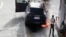 Мъж запали Porsche Cayenne по време на зареждане