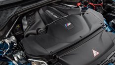BMW работи върху нов V8 двигател