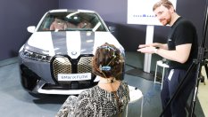 BMW показа как автомобилът сменя цвета си със силата на мисълта