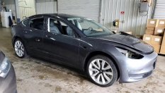 Бракувани Tesla от Северна Америка захранват глада за електромобили в Украйна