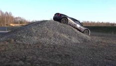 Защо британска компания издевателства над суперкола