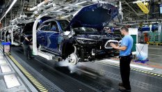 Защо германските автомобилни заводи спират и колко дълго ще продължи това?