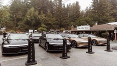 Преките конкуренти на Tesla губят, но са оптимисти
