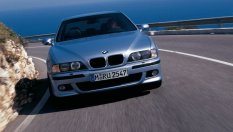 Спасението за старите коли в България може да е в синтетичните горива