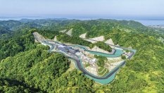 Милиардер си направи писта за Формула 1 в двора