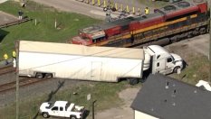 Влак удари автовоз с ферарита