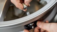 Сензорите за налягане в гумите могат да следят колата ви