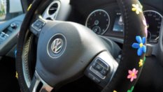 Вижте защо трябва да миете волана на колата