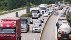 ЕС отлага забраната за нови камиони с ДВГ до 2040 година