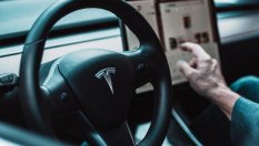 Чистата печалба на Tesla за първи път надхвърли милиард долара