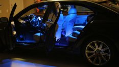 Защо е опасно включването на вътрешно осветление в колата при шофиране нощем?