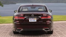 Уникални седалки вкараха Lexus в сериозен проблем