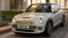 Битката при компактните модели на ток става жестока