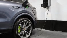 И на Porsche Cayenne не му се размина - ще става електромобил