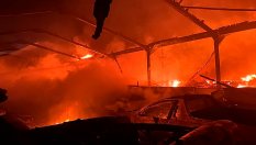 70 скъпи спортни коли изгоряха в хангар