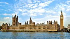 Британският парламент остана без зарядни станции заради страх от пожар