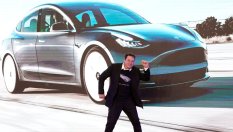 Moody's: Акциите на Tesla си остават боклук
