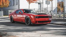 Как ускорява Dodge с мощност 888 коня