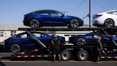 Tesla Model 3 е най-продаваната кола в Европа през декември
