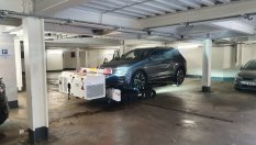 В Англия роботи вдигат неправилно паркиралите коли