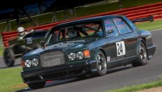 Как Bentley Turbo R стана състезателен автомобил (ВИДЕО)