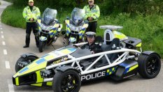 Ariel промотира своя мотоциклет с полицейски Atom