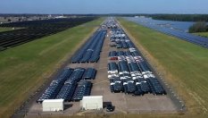 Над 9000 нови Mercedes-а стоят оставени в полето