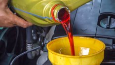 Какво показва цветът на трансмисионното масло